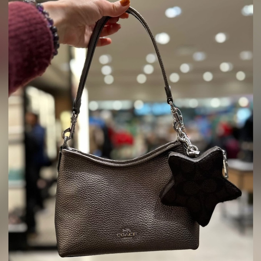 NWT Coach Laurel Small Shoulder Bag， Come with star  charm